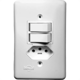 INTERRUPTOR 2 TECLAS SIMPLES + TOMADA 20A - ILUMI PRATIKA